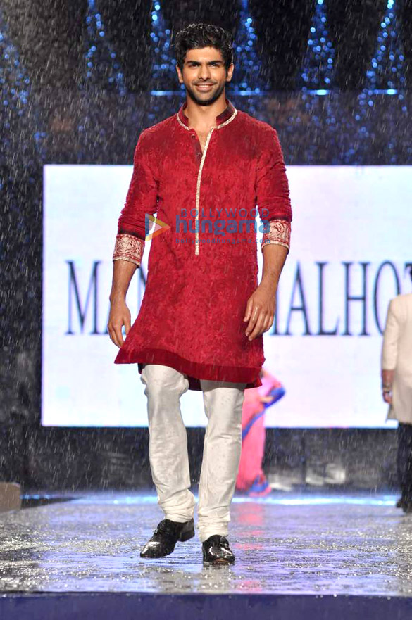celebs walk for manish malhotras show for cpaa 11