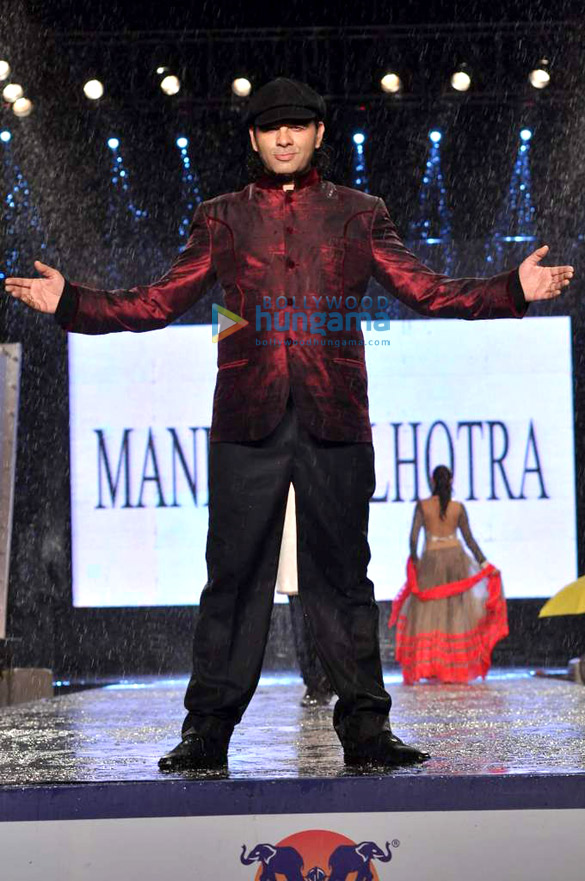 celebs walk for manish malhotras show for cpaa 16