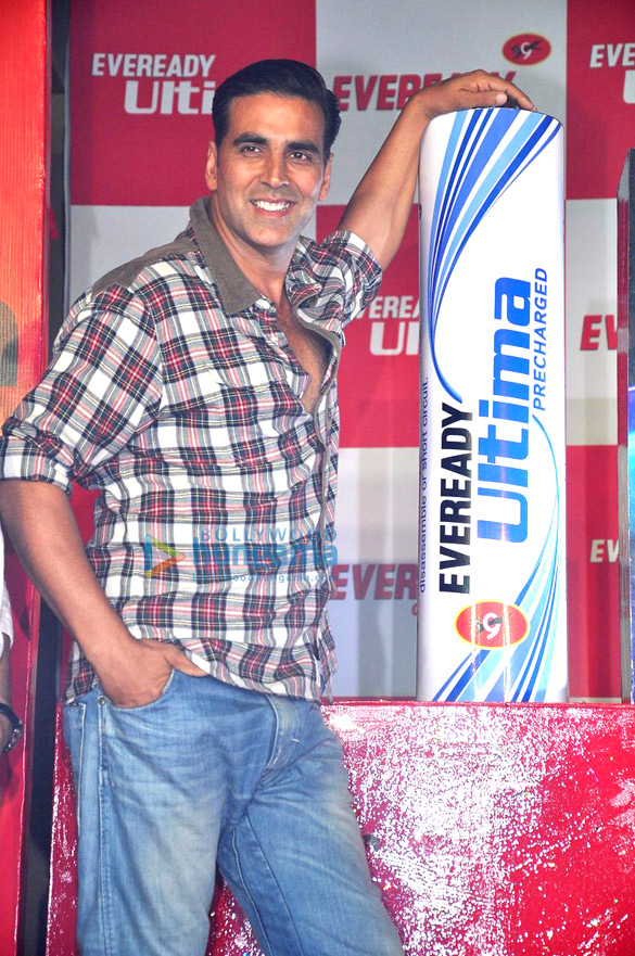 akshay kumar at the launch of eveready ultima mobile power 3