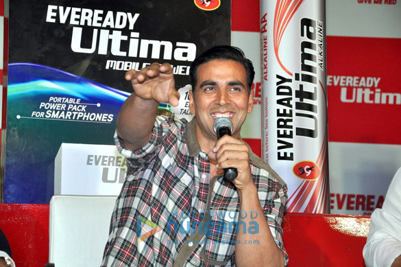 akshay kumar at the launch of eveready ultima mobile power 5