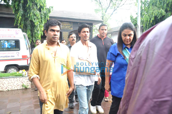 bollywood pays homage to priyanka chopras dad 58