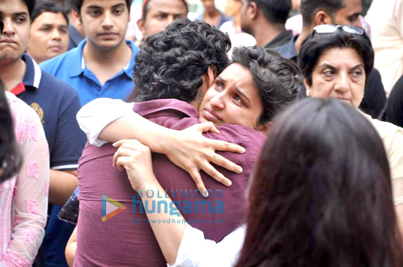 bollywood pays homage to priyanka chopras dad 9