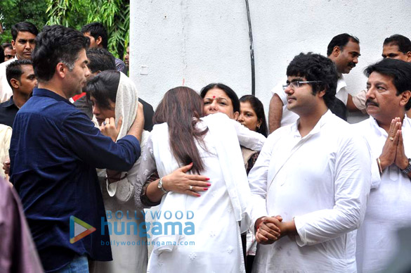 bollywood pays homage to priyanka chopras dad 40