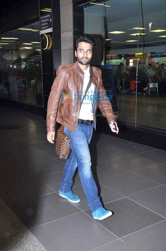 sonam kapoor returns back from her birthday celebrations in paris 5