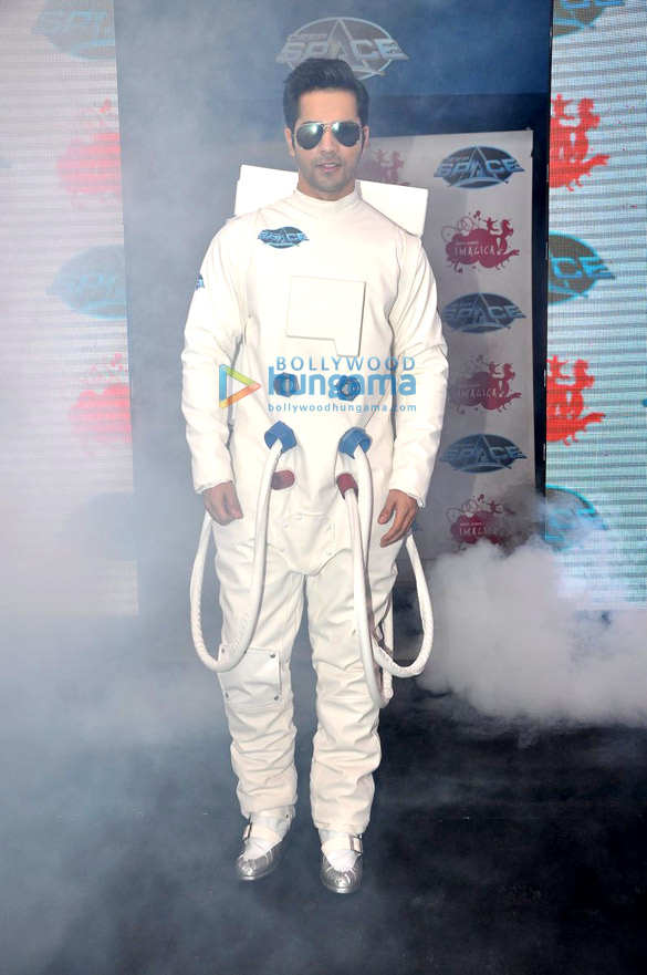 varun dhawan unveils deep space ride at adlabs imagica 5