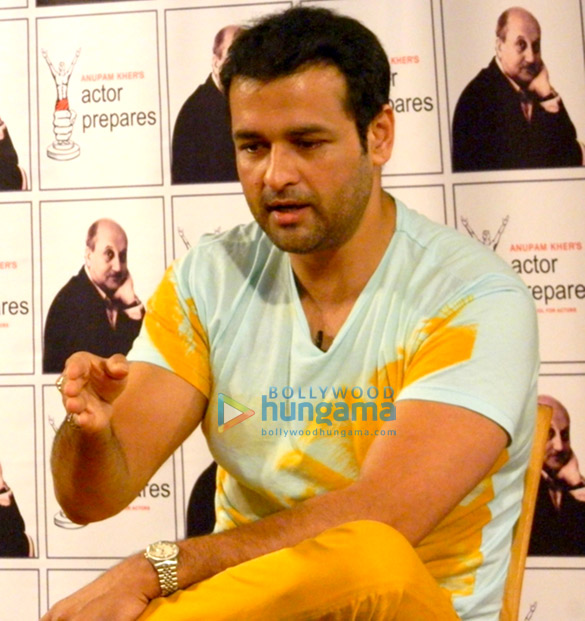 actor prepares presents master class with rohit roy 4