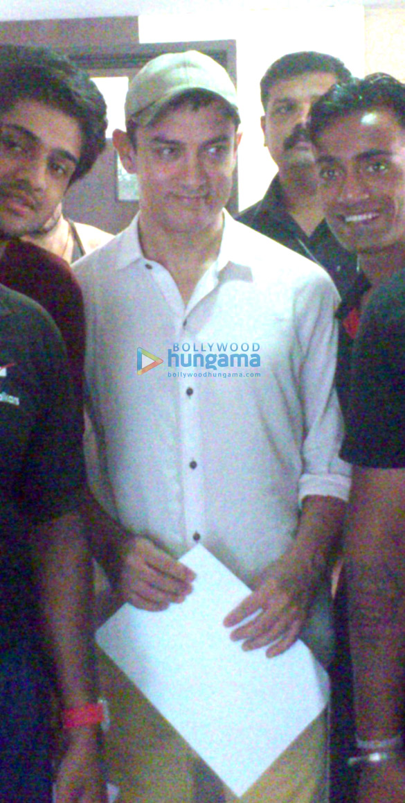 aamir khan snapped in juhu 3