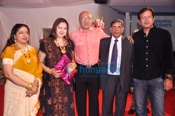 poonam dhillon bhojpuri superstars at dr tiwaris wedding anniversary 3