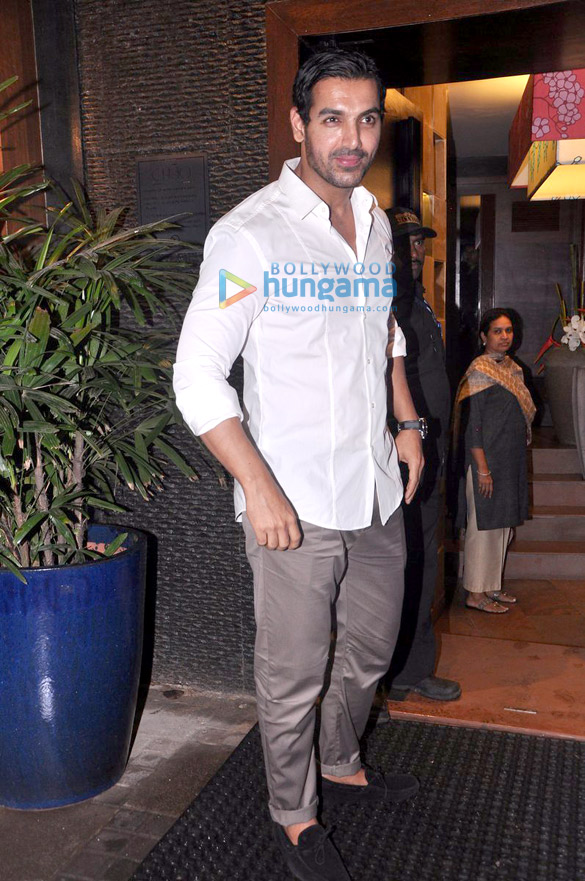 john abraham snapped with airasia ceo tony fernandes 5