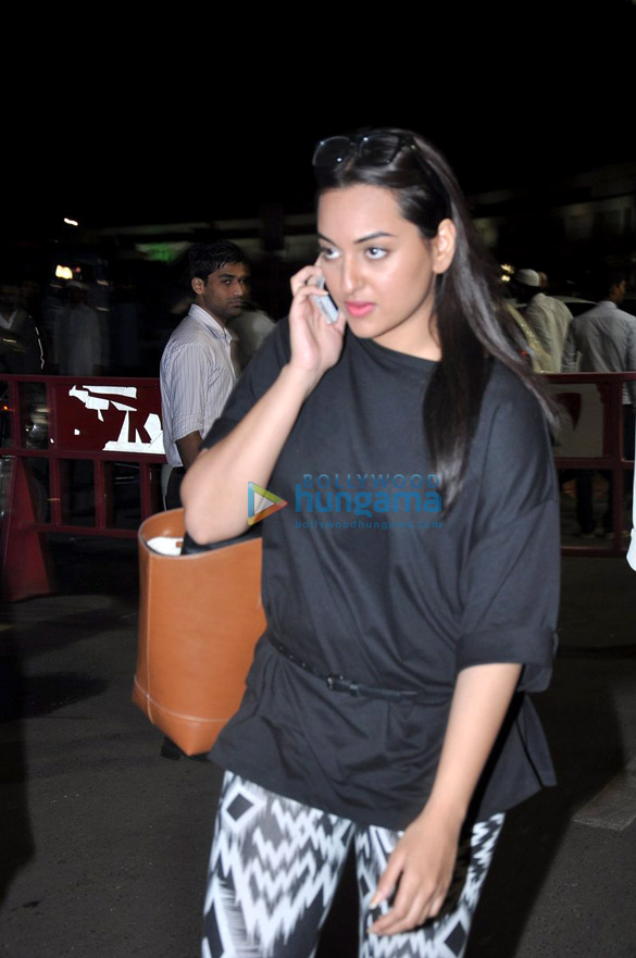 sonakshi sinha departs for her london vacation 2