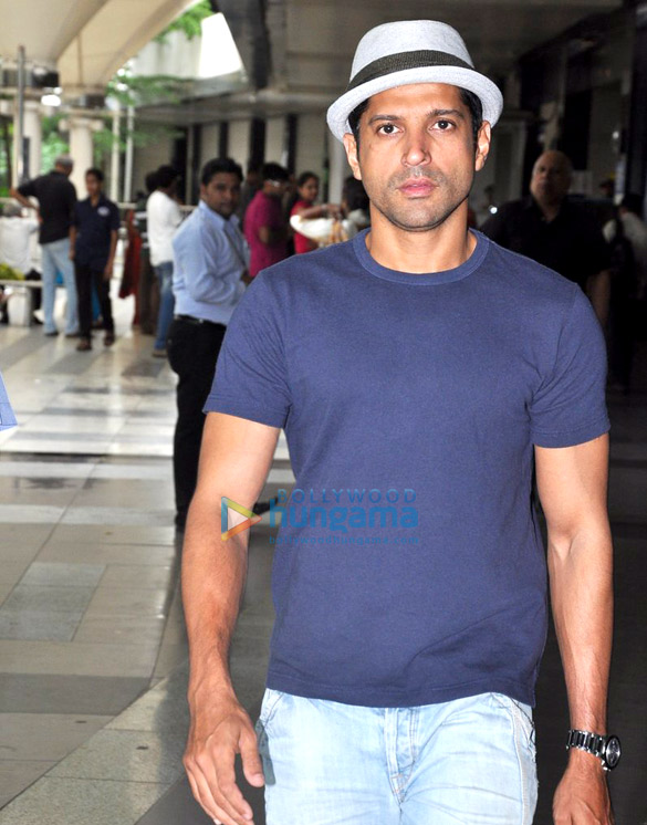 farhan arrives from london promotions of bhaag milkha bhaag 6