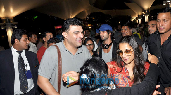 shahrukh vidya others arrive from iifa awards 2013 24