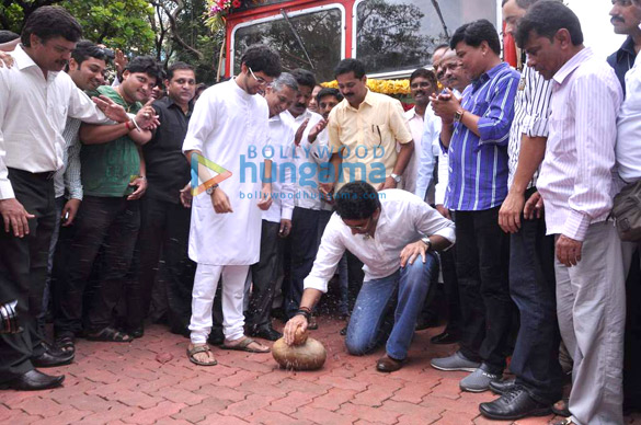 abhishek flags off bests special bus services for film city workers 2