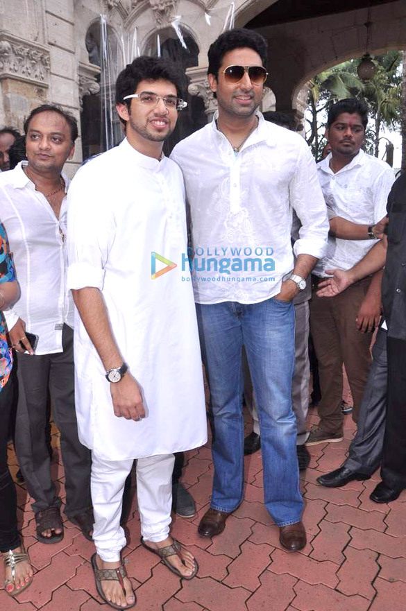 abhishek flags off bests special bus services for film city workers 10