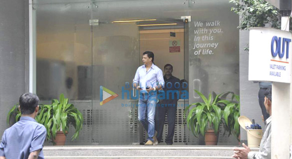 madhur suzanne visit hrithik at hinduja hospital 2