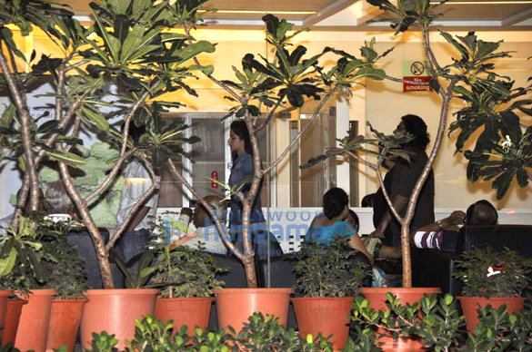 celebs visit hrithik roshan post his brain surgery day 4 4