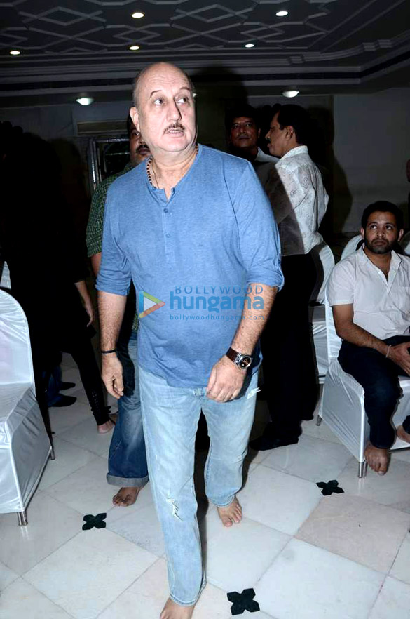 govinda jackie anupam at sudhakar bokades prayer meet 4