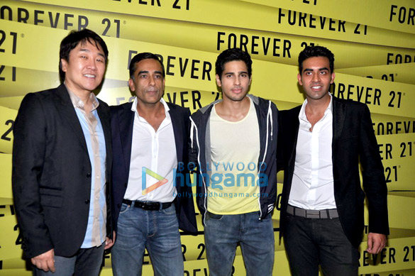 sidharth malhotra launches forever 21 mens range 2