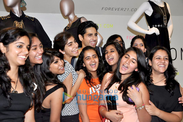 sidharth malhotra launches forever 21 mens range 6