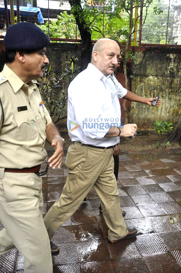 celebs attend prans funeral 17