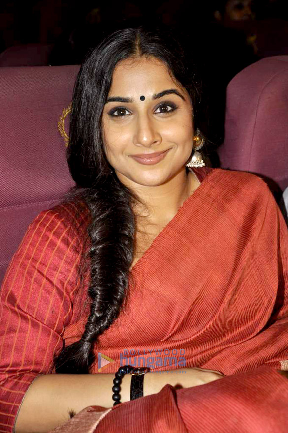 vidya balan at zakir hussains concert 6