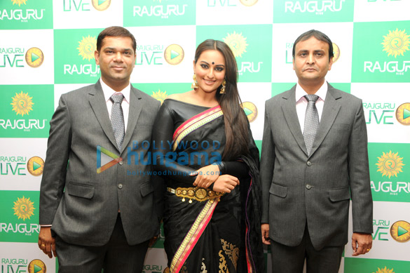 sonakshi sinha walks the ramp for rajguru rises saree fashion show 10