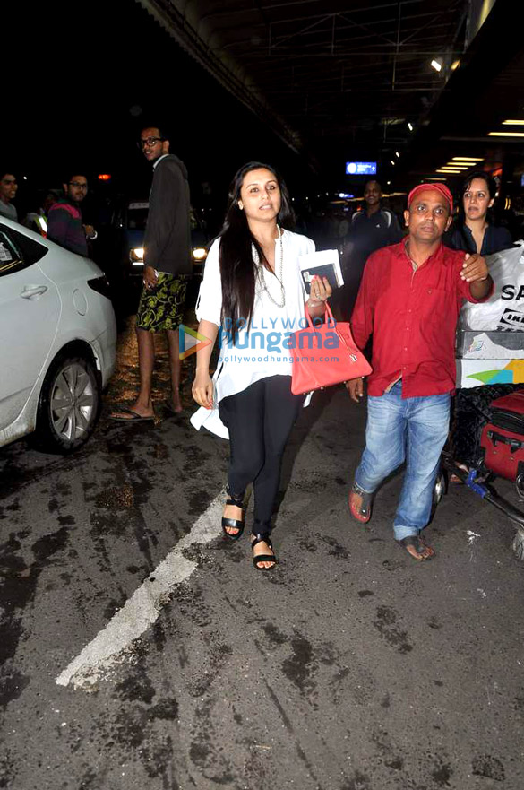 rani mukerji snapped at the international airport 2