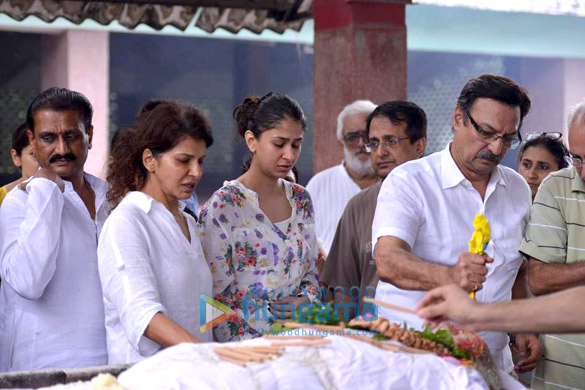 celebs at the funeral of anita rajs father 2