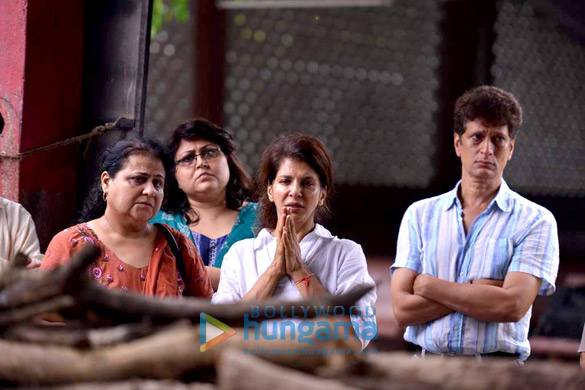 celebs at the funeral of anita rajs father 3