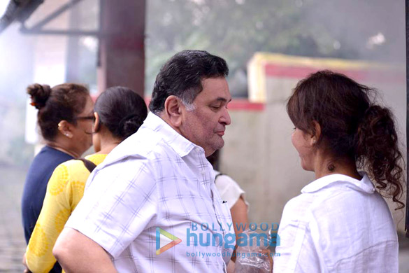 celebs at the funeral of anita rajs father 5