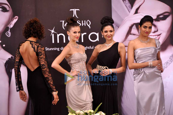 celebs at tanishq inara fashion show 6