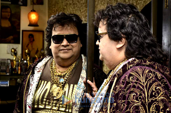 bappi lahiri unveils ramji gulatis album saturday night hona hai tight 6