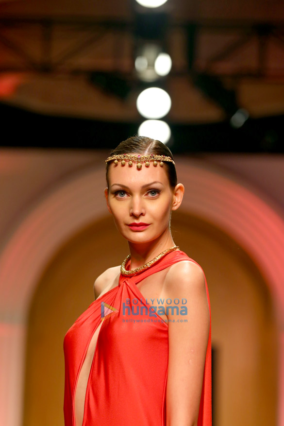 alia bhatt walks the ramp at the india bridal fashion week 2013 6