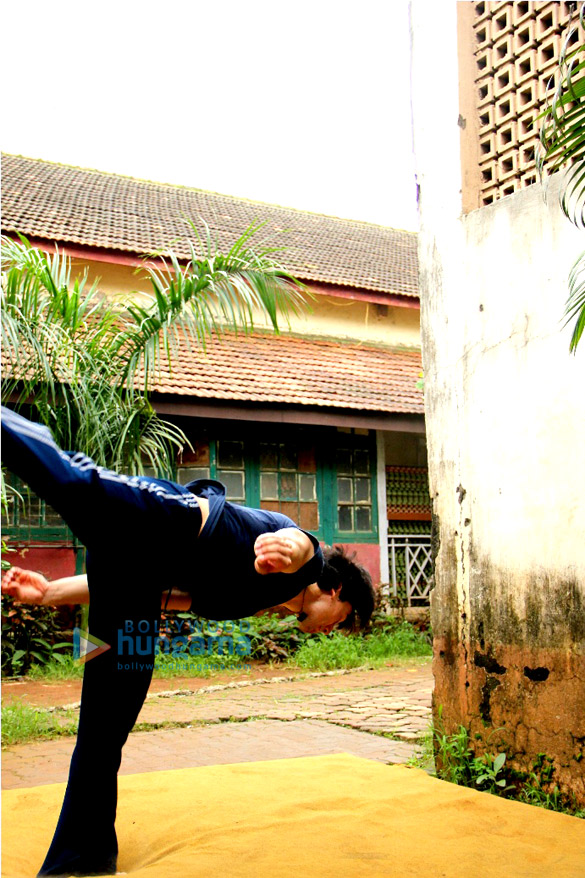 tiger shroff performs daredevil stunts 7