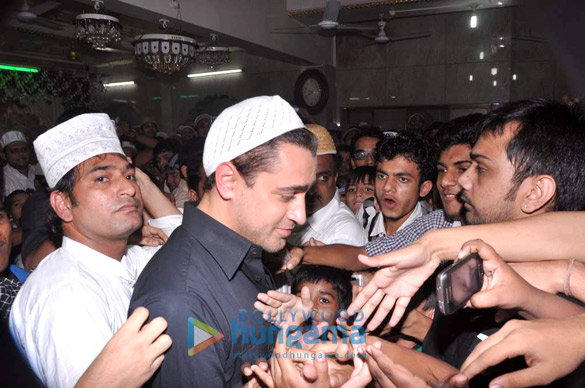 imran khan offers prayers on the last friday of ramzaan 3