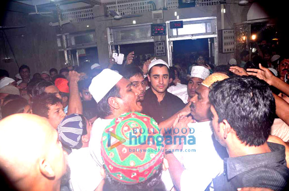 imran khan offers prayers on the last friday of ramzaan 2