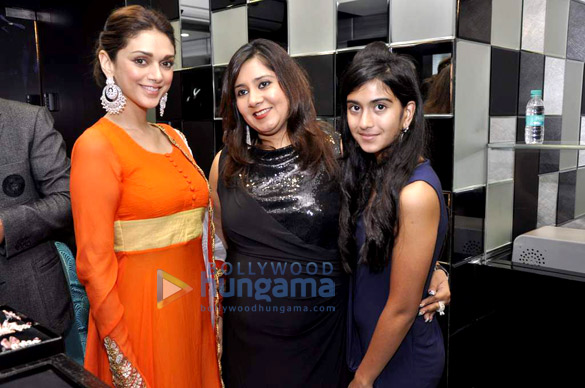 aditi rao hydari launches dwarkadas chandumal store 6