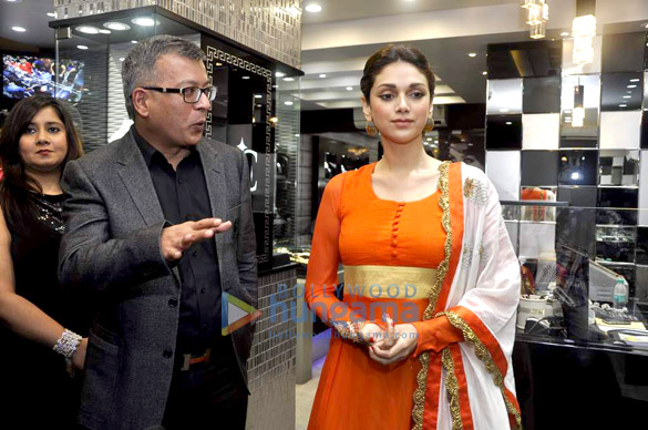 aditi rao hydari launches dwarkadas chandumal store 2