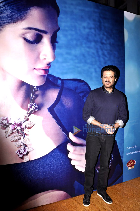 anil kapoor huma walk the ramp at iijw 2013 6