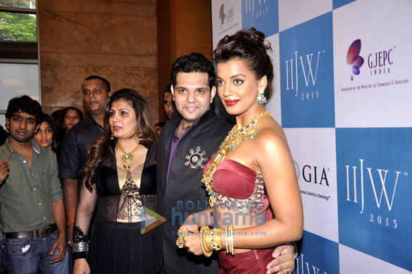 mughda godse walks the ramp at iijw 2013 3