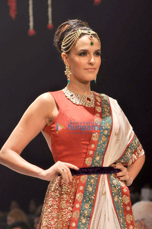 neha dhupia walks the ramp for gitanjali at iijw 2013 4