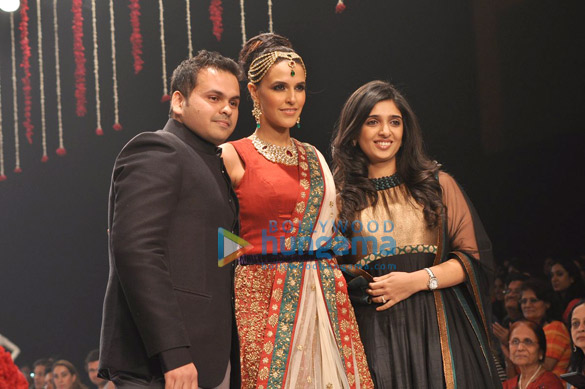 neha dhupia walks the ramp for gitanjali at iijw 2013 5