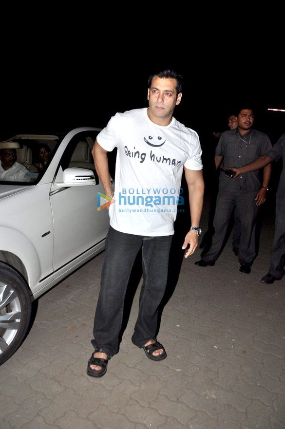 salman khan snapped during photoshoot at mehboob studios 7