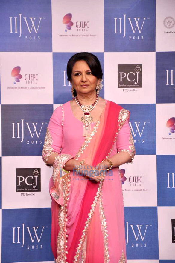 kangna vidyut walk the ramp for birdhichand ghanshyamdas at iijw 2013 17