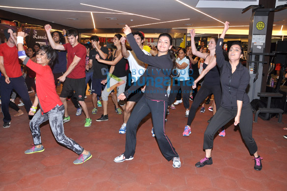 kajal aggarwal arjan bajwa grace zumba master classes at golds gym 5
