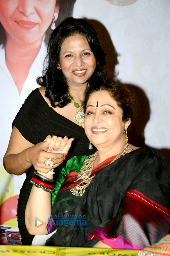 kirron kher launches charamaine dsouzas book kitchen clinic 5