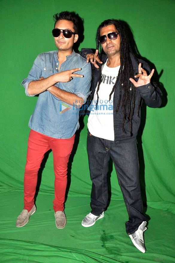 apache indian shoots with raghav for new video 4