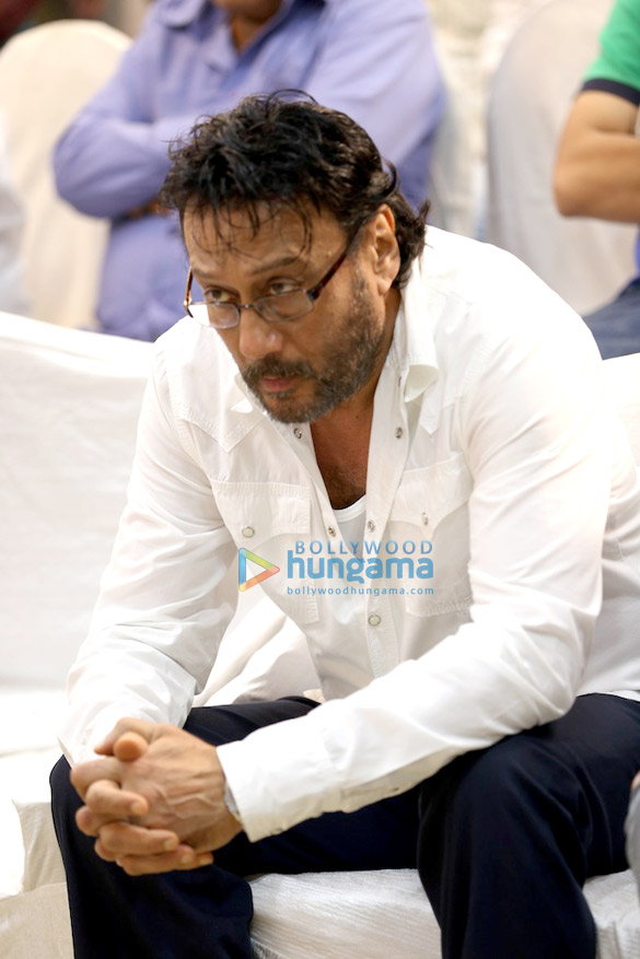 varun prabhu dheva at the prayer meet of sajid wajids father 32