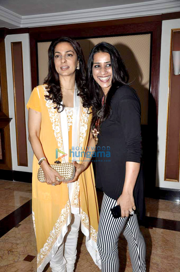 kajol hema juhi at the premiere of tanishas play 5