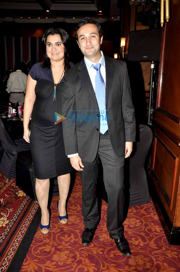 kajol hema juhi at the premiere of tanishas play 18